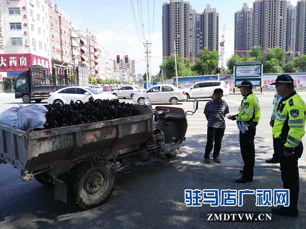 市交警部门集中查处大货车商砼车违法行为