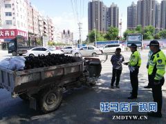 市交警部门集中查处大货车商砼车违法行为