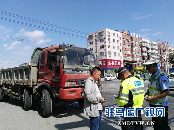市交警部门集中查处大货车商砼车违法行为