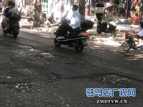 风光路坑洼不平 市民盼尽快修复