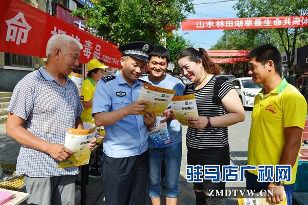 正阳：百名职工志愿者宣传禁毒上街头