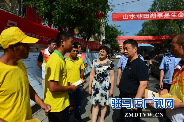 正阳：百名职工志愿者宣传禁毒上街头