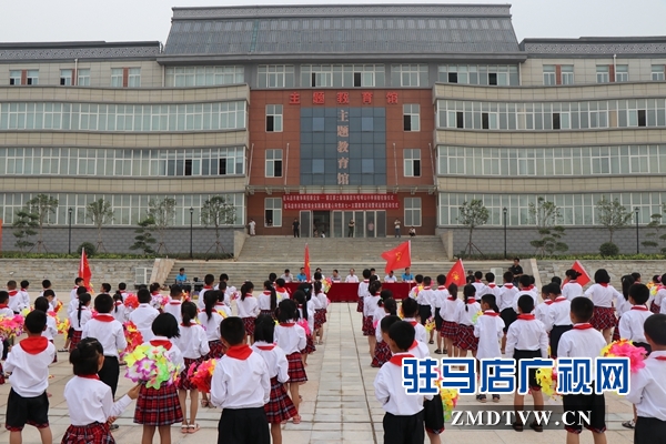 霸王爵士服饰集团：热心公益行善举 捐赠校服暖人心