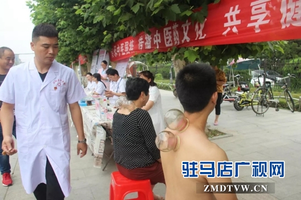 泌阳县举行庆祝《中医药法》实施一周年义诊宣传活动
