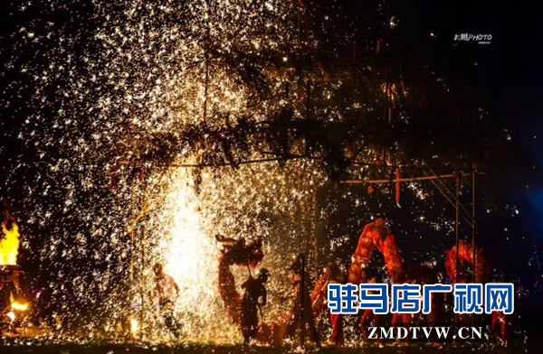 杨建军传承“确山铁花”30余载 痴心传艺打造铁花盛宴