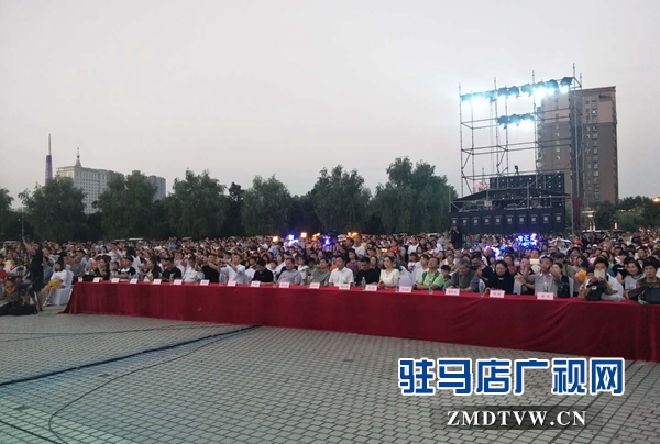 景舞团十周年大型汇报演出在天中广场举行