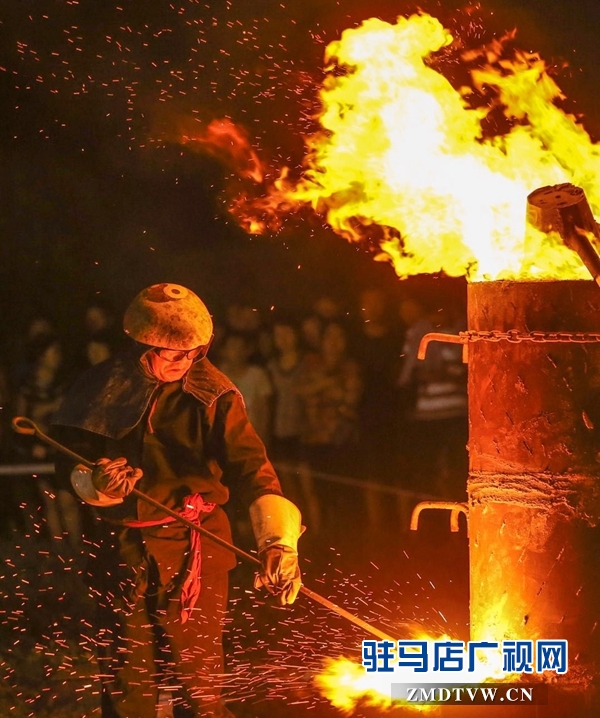  “确山铁花”绽放天津