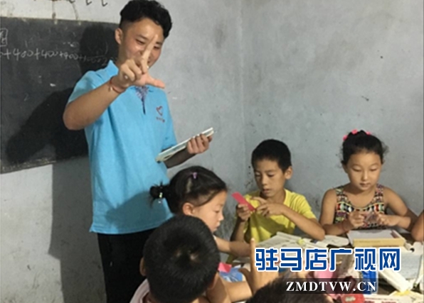 黄淮学子爱心播散汝南县东官庄镇