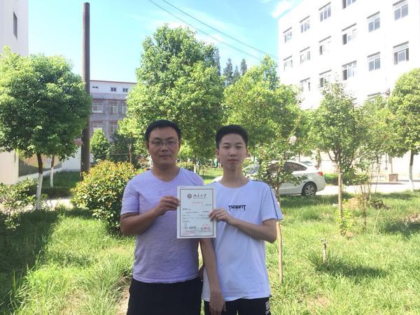 驻马店最牛双胞胎：哥哥676分上北大 弟弟679分上清华