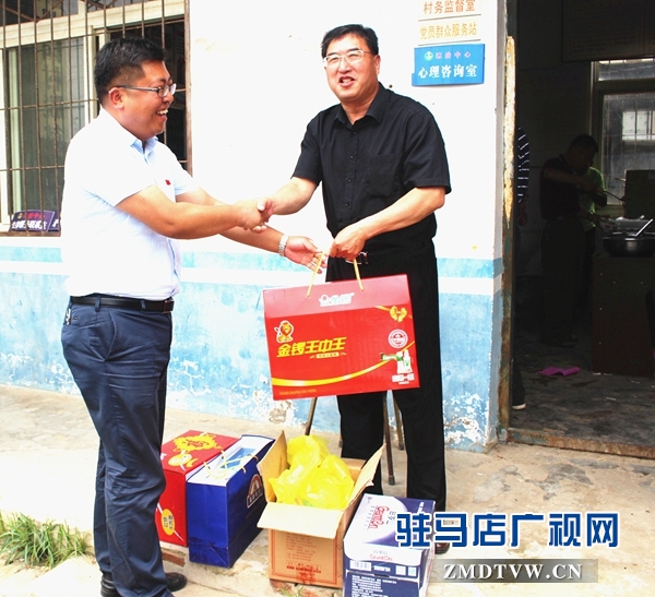 汝南县“伏天”给扶贫第一书记送“清凉”    