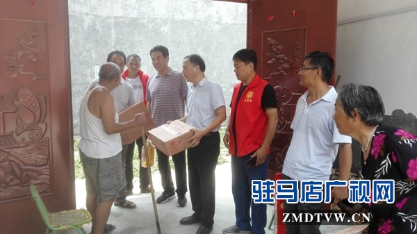 市文广新局干部到帮扶村走访慰问退伍转业军人