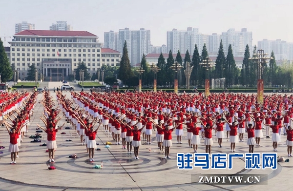 2000余名广场舞爱好者齐聚天中广场秀风采