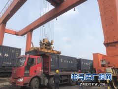 烈日下的坚守：高温下的电力工人