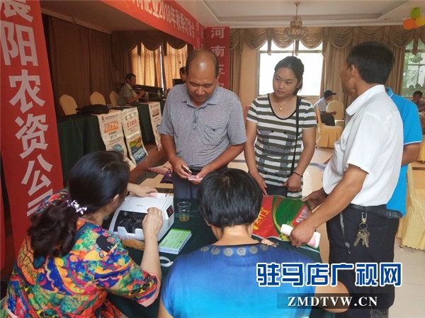 湖北施沃特肥业2018年秋季产品确山推介会现场订货近千吨