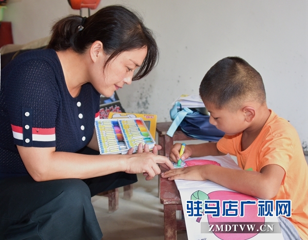 “阿姨，俺给您说个悄悄话”