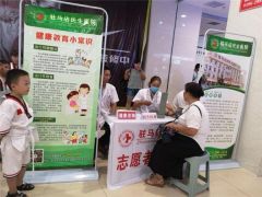 驻马店民生医院在大华城公牛体育馆开展义诊活动受好评