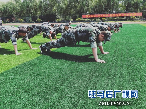 驻马店市驿城区400名预定新兵入营参加训练