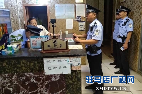 雪松派出所开展夜间集中清查活动