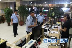 雪松派出所开展夜间集中清查活动