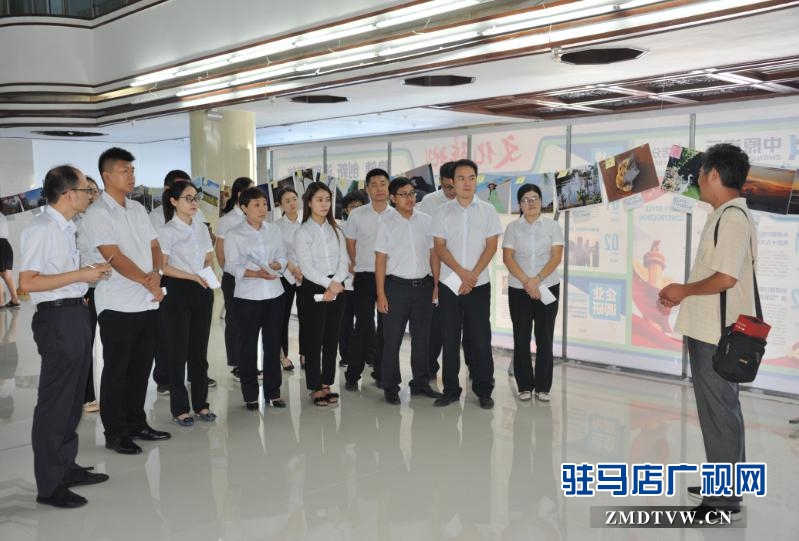 中原银行驻马店分行举办“幸福·中原人”摄影书画展受好评