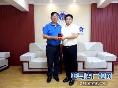 出席中国农加工洽谈会的各商会代表到驻马店市青年商会考察交流