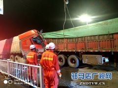 确山：两货车相撞司机被困 消防官兵合力救出