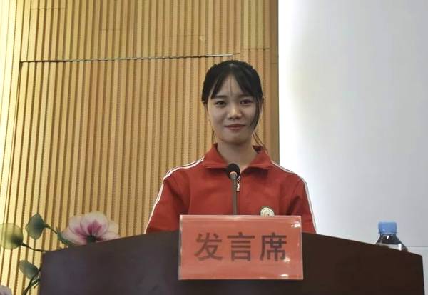 驻马店市科技学校举行2018年秋季开学典礼暨爱邦忙助学金发放仪式