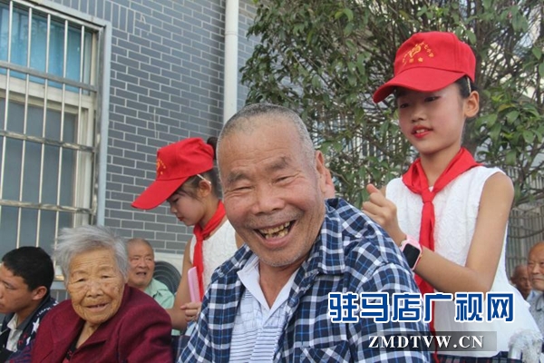 中秋佳节志愿行 二十七小献真情 