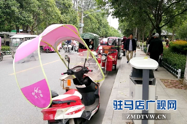 电动车霸路 市民出行受阻