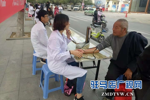 确山县卫计系统开展关注儿童青少年心理健康宣传活动