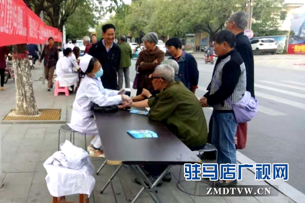 确山县卫计系统开展关注儿童青少年心理健康宣传活动