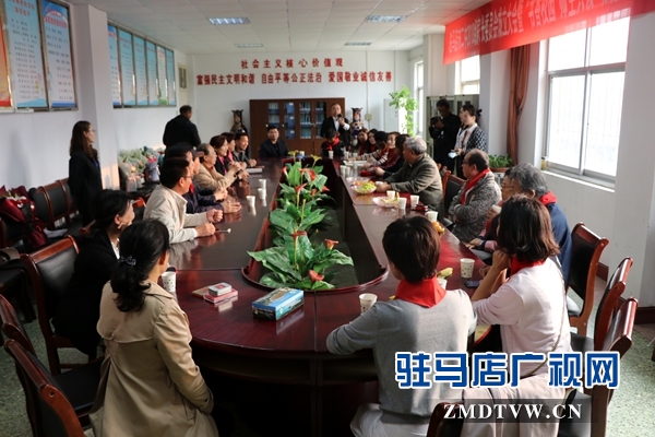 名家大师进校园 翰墨溢香满校园
