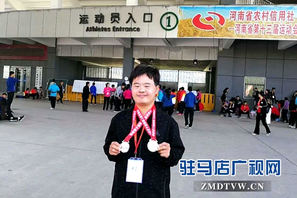 秦一章在省第七届残疾人运动会上摘取银牌