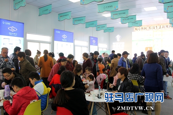 遂平天纵御府举行 “美食乐翻天 抓钱总动员”活动