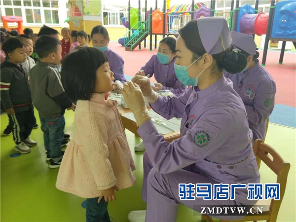 驻马店市口腔医院联合驻马店市实验幼儿园免费为幼儿进行乳牙涂氟防龋工作