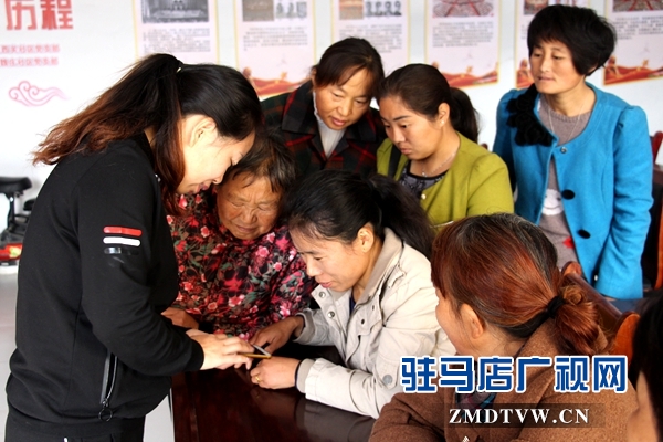 “余氏钩编”创始人到汝南县举行免费手工编织技术培训课