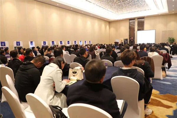 壹玖第1753期《免费策略》总裁研讨班成功落地 实战源导师与驻马店企业家共话模式商机 