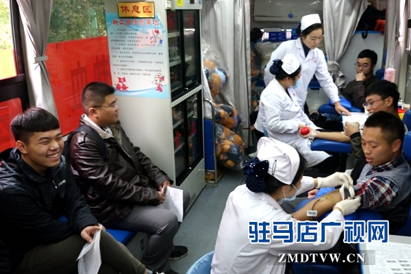 黄淮千名学子参与无偿献血共度世界学生日