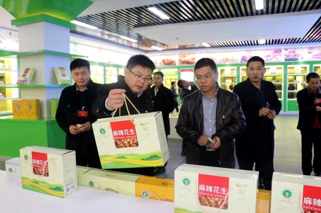  驻马店市青年商会爱心企业寒冬送温暖