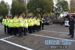 驻马店市公安交警与交通运输部门联合整治非法营运三轮车