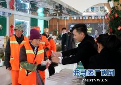 企业为环卫工人派发爱心粥