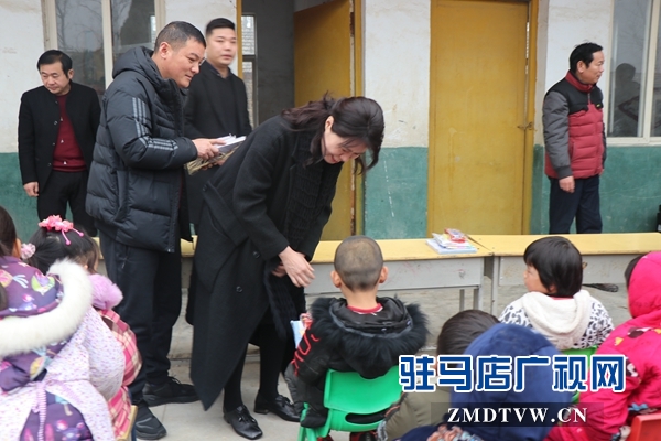 驻马店市建材行业商会开展“扶贫助学”物资捐赠活动