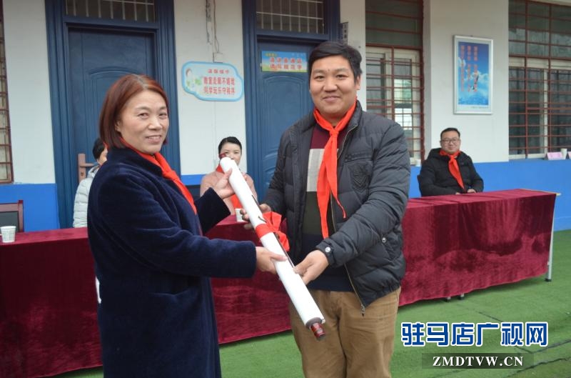 开发区关王庙乡中心小学有间“爱心书法展室”