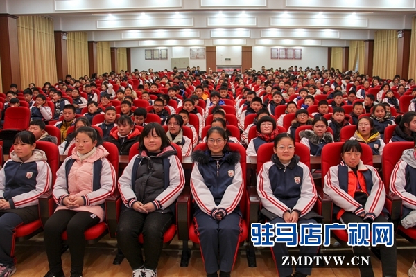 青少年口腔保健预防知识讲座走进驻马店市二中
