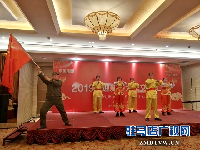 农民志愿者载歌载舞迎新春