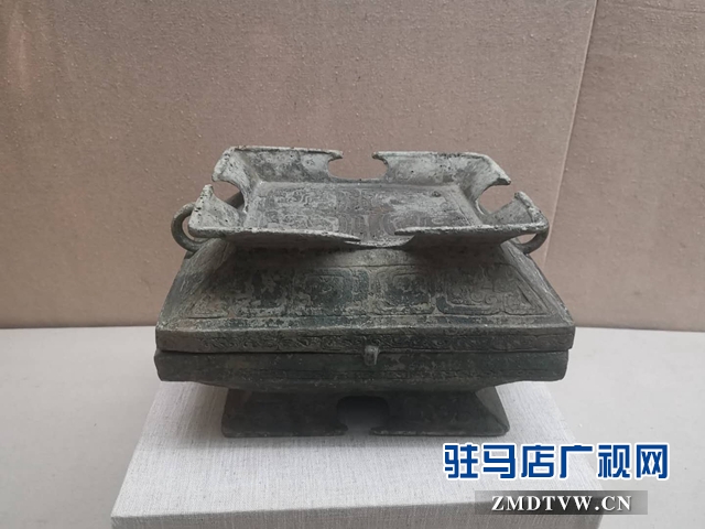 信阳出土文物在驻马店展出