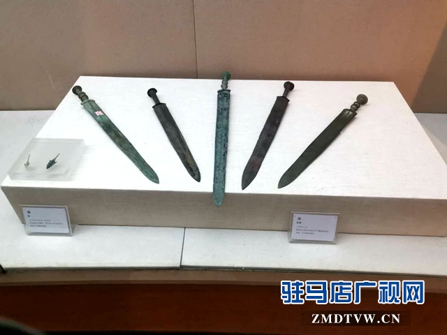 信阳出土文物在驻马店展出