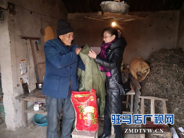 确山县卫计委慰问贫困户
