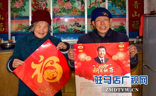 正阳永兴镇帮扶人员上门为脱贫户送春联