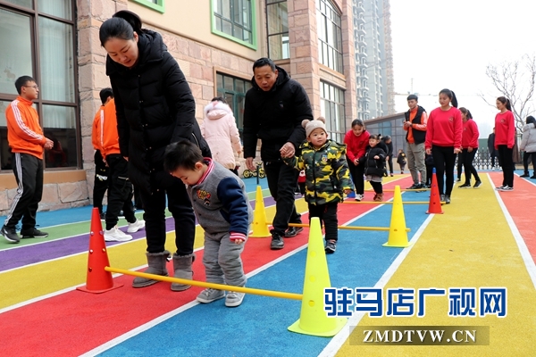 大手牵小手 亲子游园乐翻天